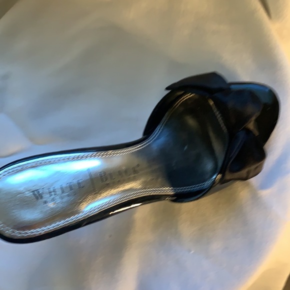 White House Black Market heels and wallet - Picture 6 of 8